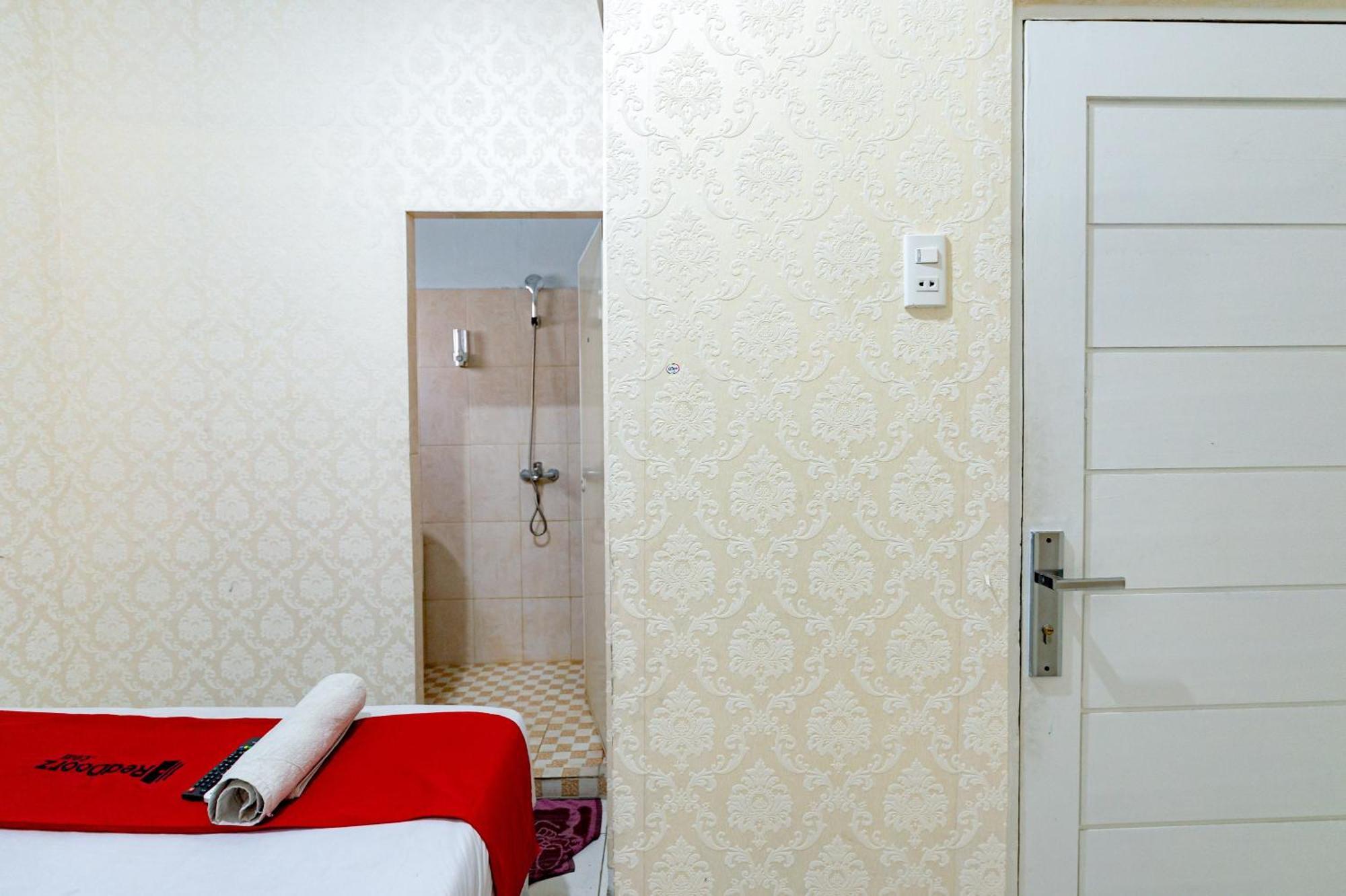 Reddoorz Near Rsud Dr Pringadi Medan 3 Hotel Buitenkant foto