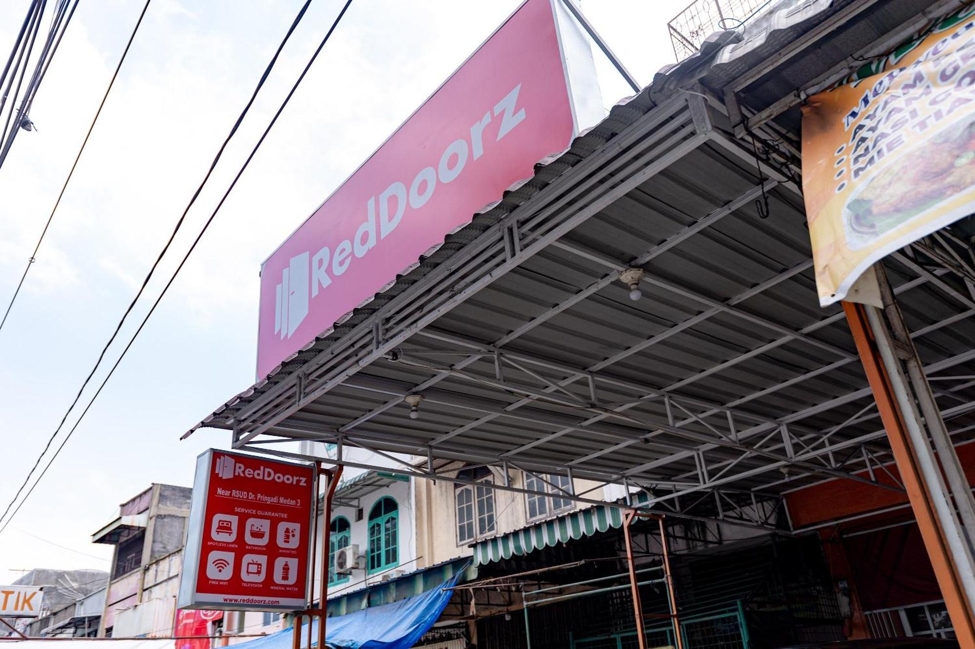 Reddoorz Near Rsud Dr Pringadi Medan 3 Hotel Buitenkant foto